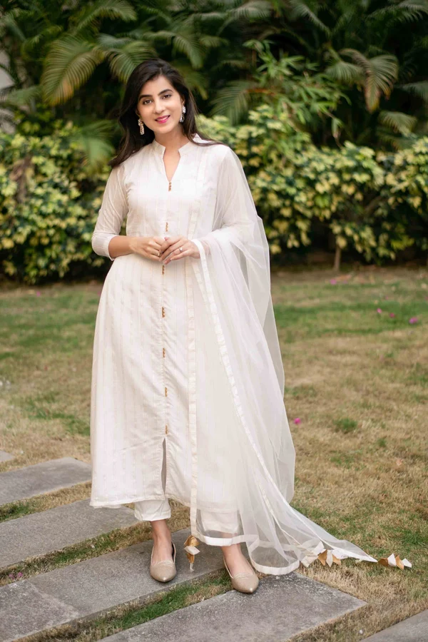 Women's Elegant White Rayon Kurti